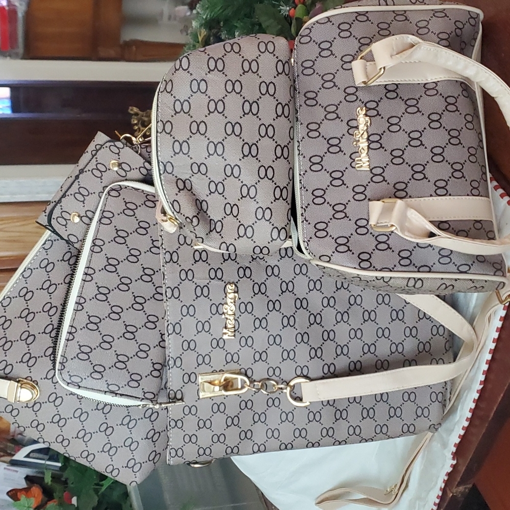 NEW  6 piece matching purse,tote,wallet,key chain,make up bag and clutch! $39.!